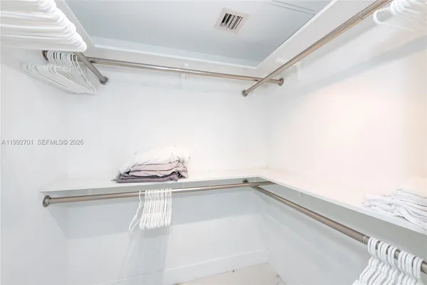 $3,900 | 55 Southeast 6th Street, Unit 1207, Miami, FL 33131