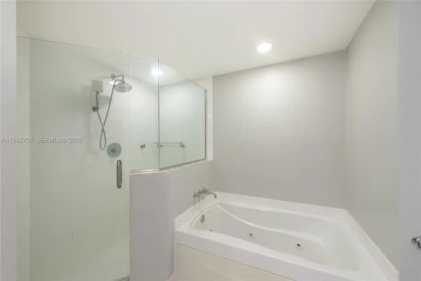 $3,900 | 55 Southeast 6th Street, Unit 1207, Miami, FL 33131