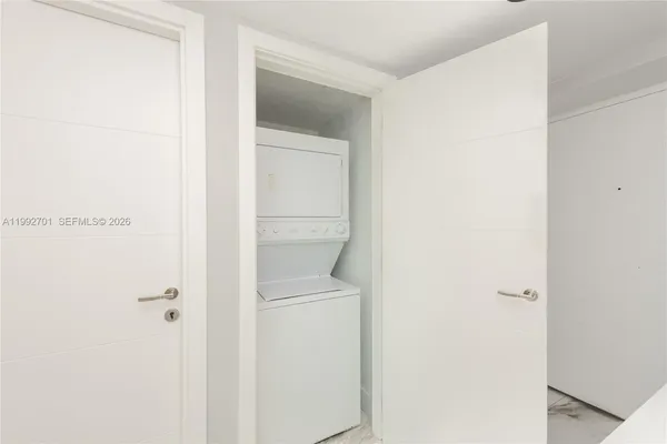 $3,900 | 55 Southeast 6th Street, Unit 1207, Miami, FL 33131