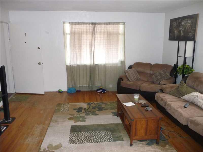 204 Copeland Street McKees Rocks, PA 15136 - Photo 4 of 25 Living Room.