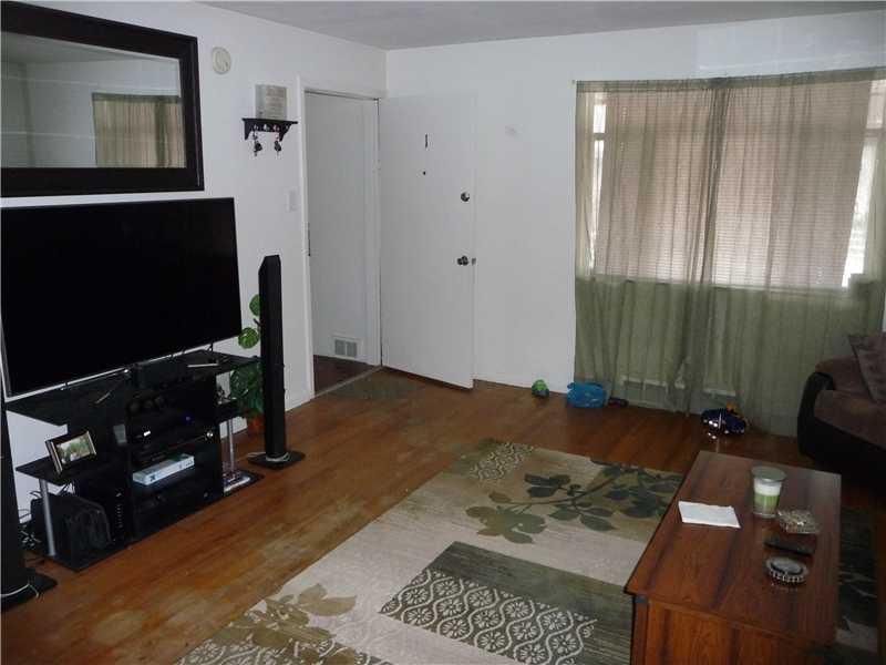 204 Copeland Street McKees Rocks, PA 15136 - Photo 5 of 25 Living Room.