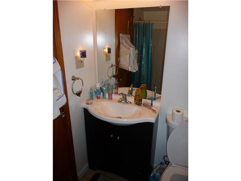 204 Copeland Street McKees Rocks, PA 15136 - Photo 7 of 25 Full Bath.