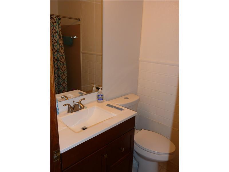 204 Copeland Street McKees Rocks, PA 15136 - Photo 8 of 25 Full Bath.