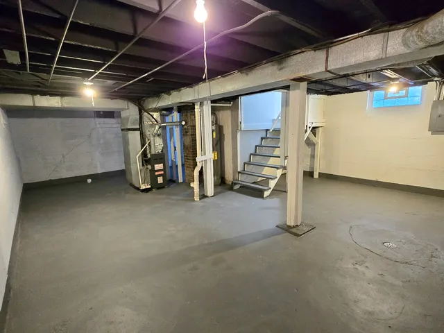 $2,600 | 324 Rosewood Avenue, Aurora, IL 60505