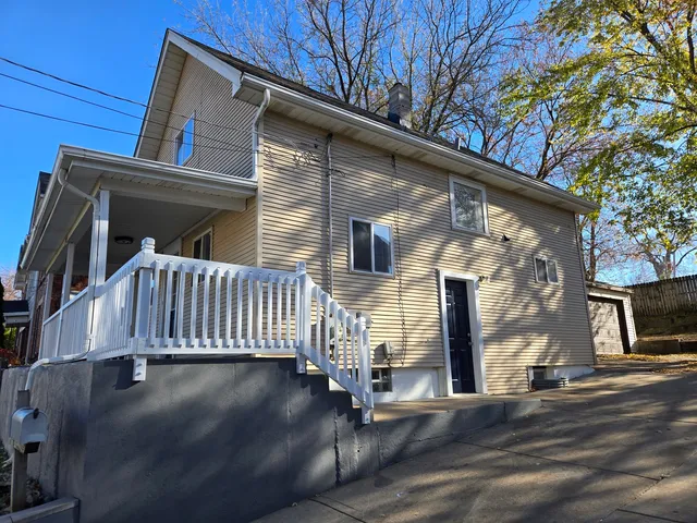 $2,600 | 324 Rosewood Avenue, Aurora, IL 60505