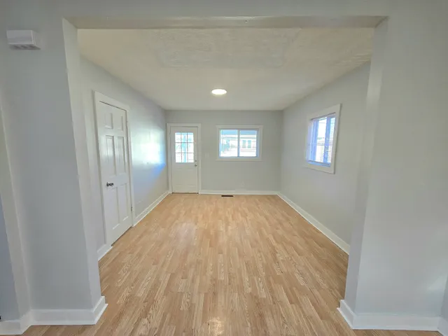 $2,600 | 324 Rosewood Avenue, Aurora, IL 60505