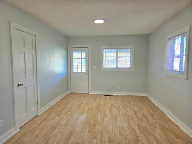 $2,600 | 324 Rosewood Avenue, Aurora, IL 60505