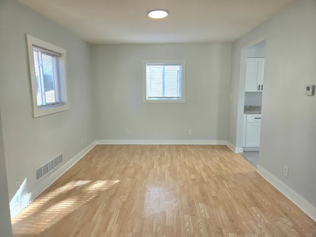 $2,600 | 324 Rosewood Avenue, Aurora, IL 60505