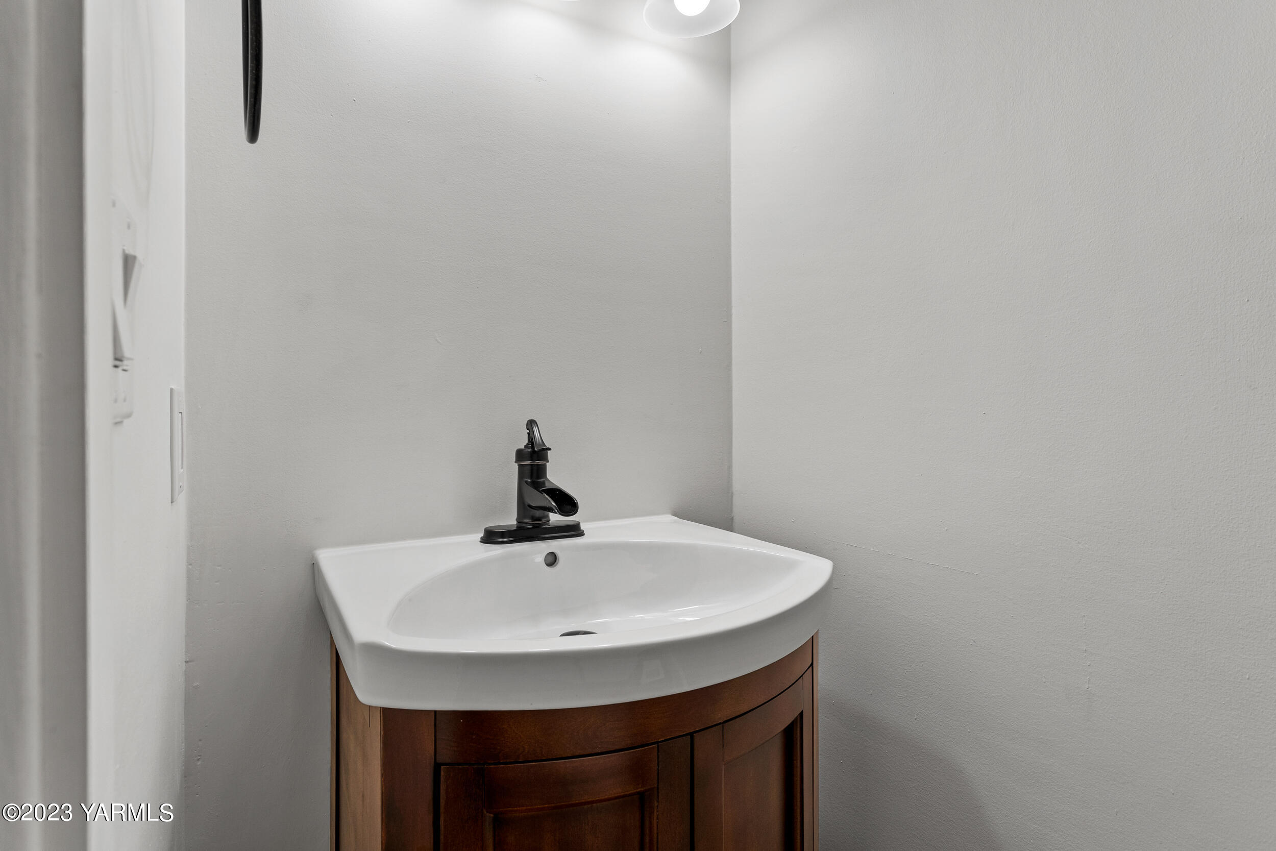 1 Crest Circle Yakima, WA 98908 - Photo 17 of 30 a sink and a mirror