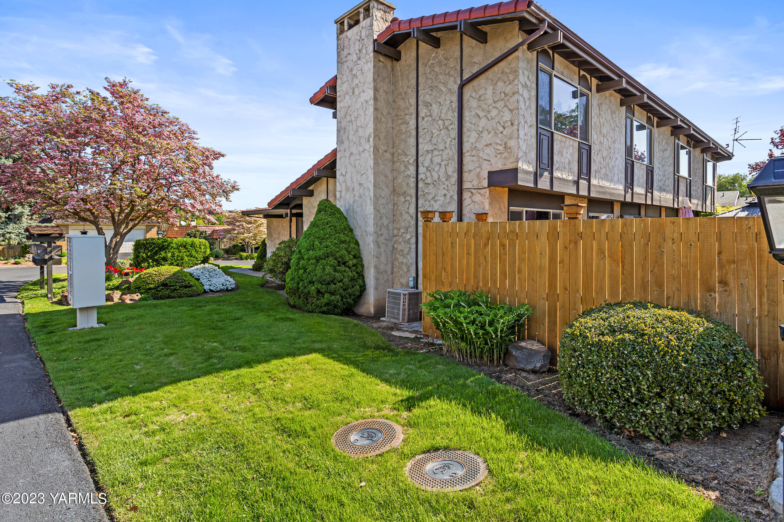 1 Crest Circle Yakima, WA 98908 - Photo 26 of 30 a backyard of a house with lots of green space