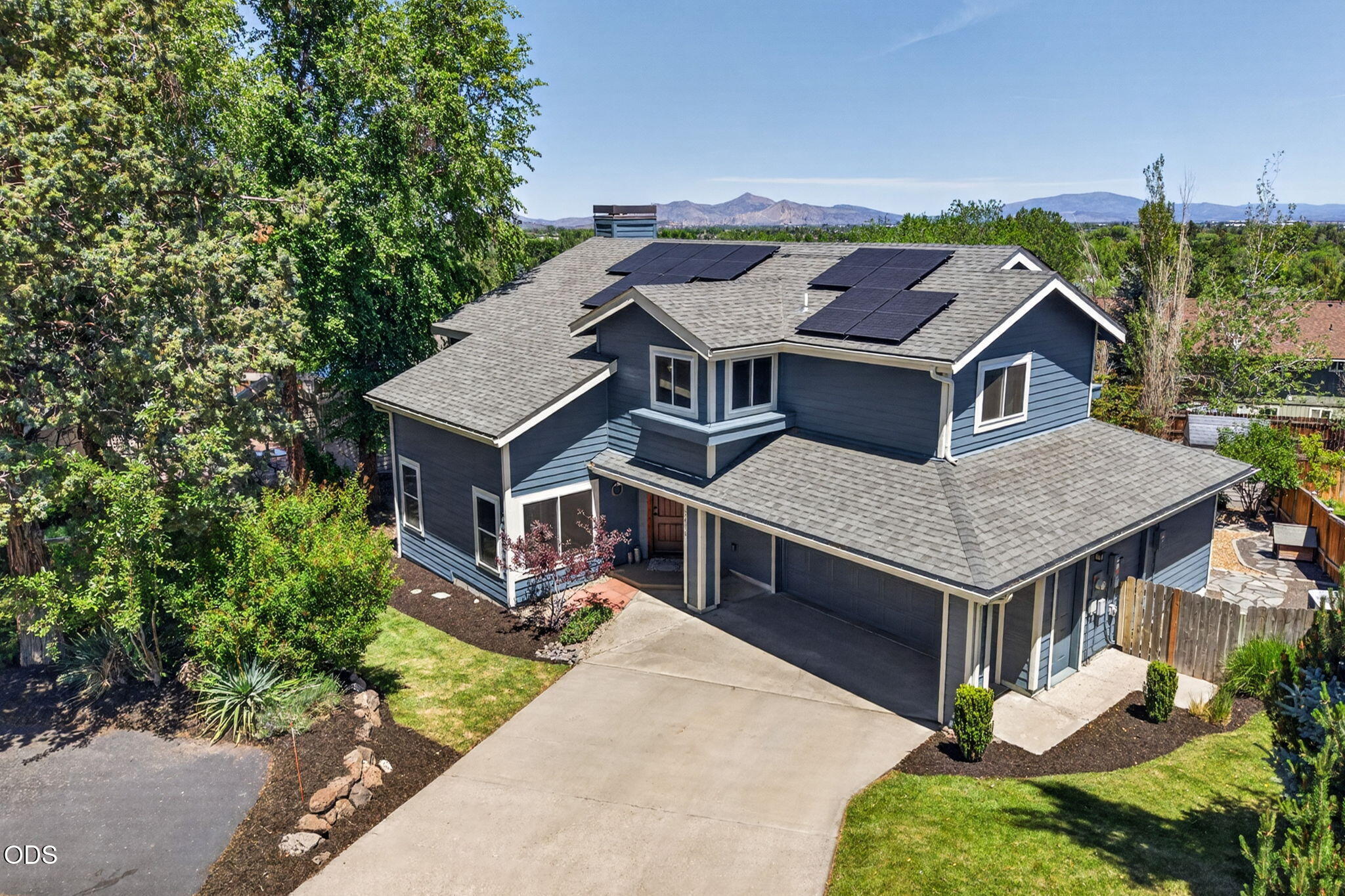 2486 Southwest Valleyview Drive Redmond, OR 97756 - Photo 3 of 55