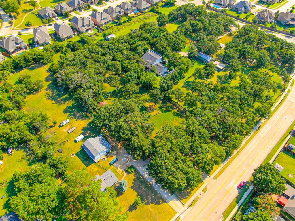 2801 Russell Road Arlington, TX 76001 - Photo 14 of 26 a view of a yard with plants