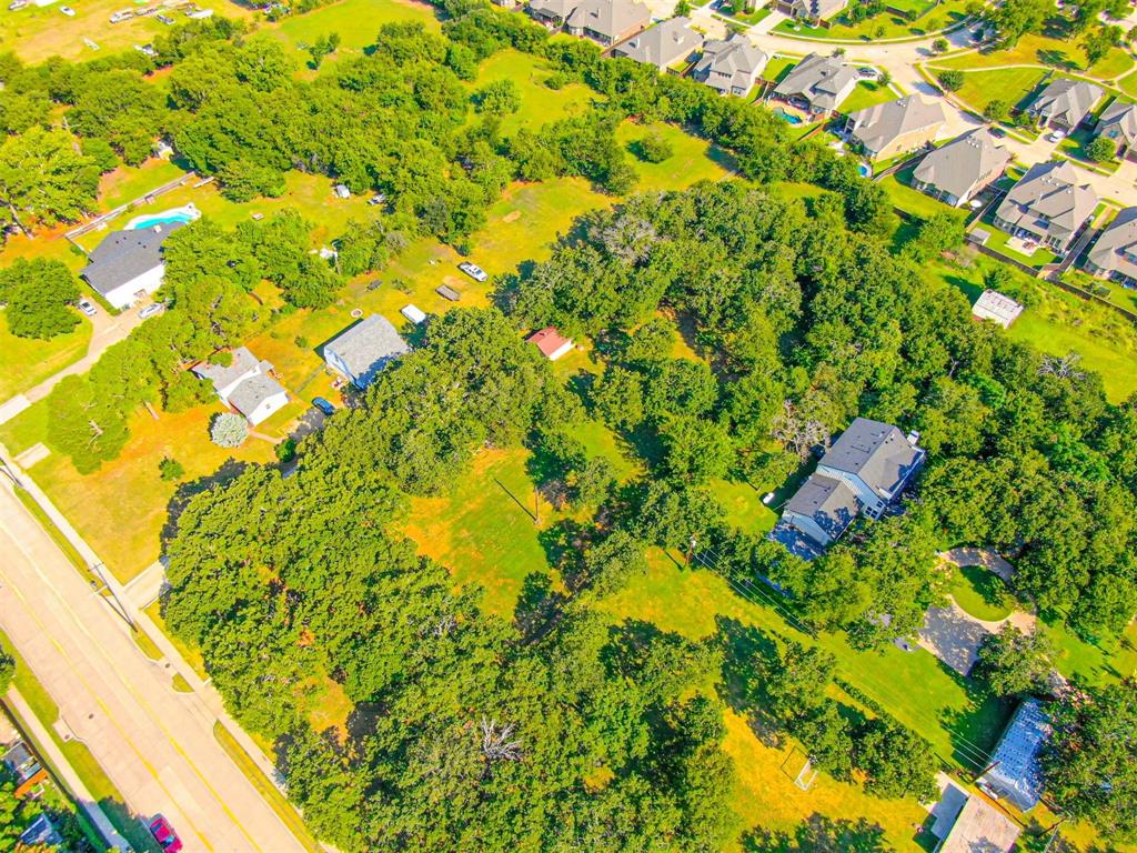 2801 Russell Road Arlington, TX 76001 - Photo 16 of 26 a view of a yard with plants