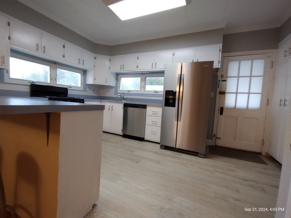 60 Washington Street, Unit 60 Wellesley, MA 02481 - Photo 4 of 24