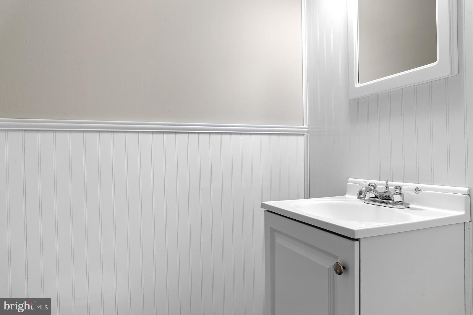 1100 Stinsford Road Newark, DE 19713 - Photo 11 of 20 LL Powder Room