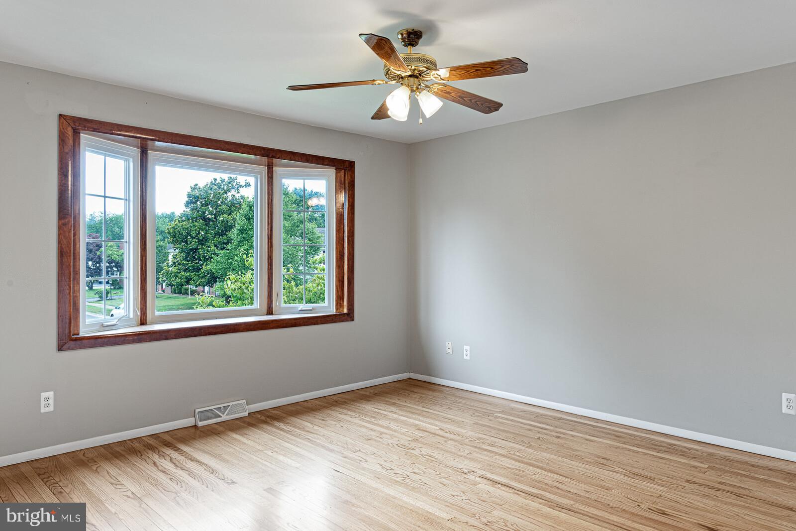 1100 Stinsford Road Newark, DE 19713 - Photo 3 of 20 Formal Living Room