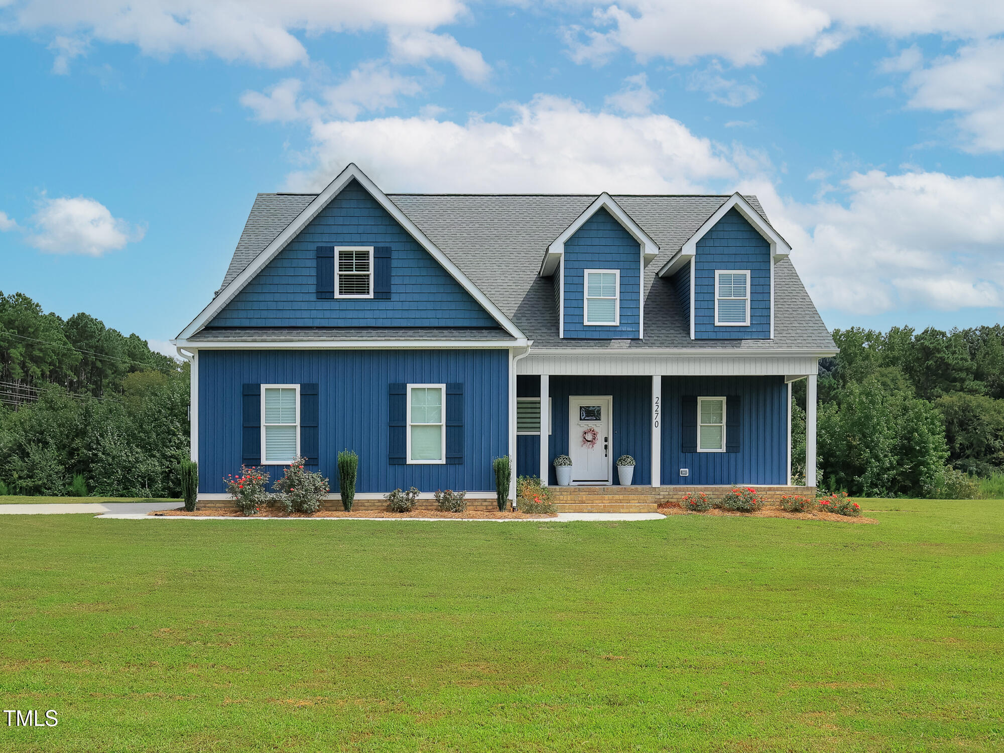 003_2270_Medlin_Front_of_House