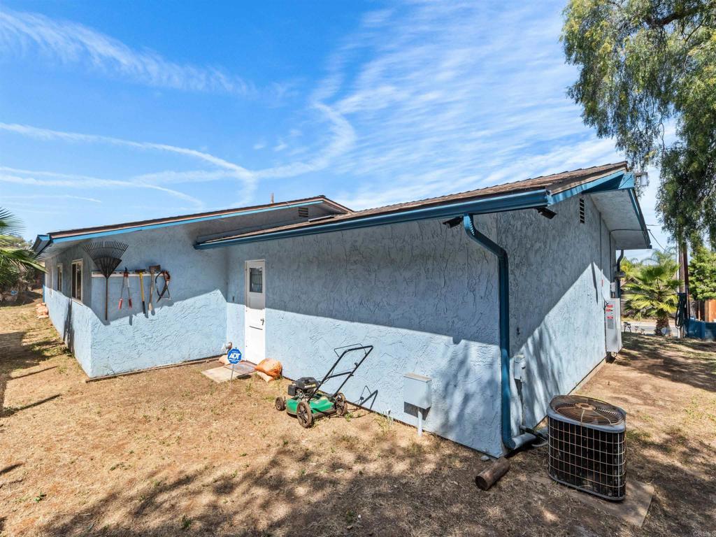 2443 Helix Street Spring Valley, CA 91977 - Photo 31 of 40