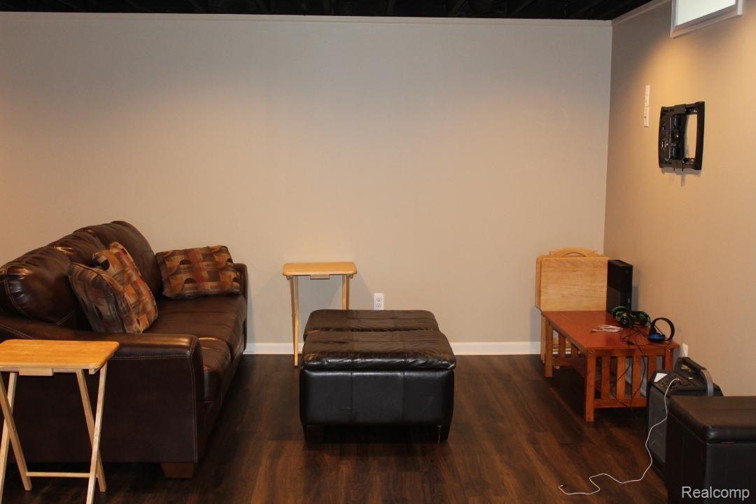 1072 Churchill Circle, Unit 29 Rochester, MI 48307 - Photo 5 of 6 4.jpg