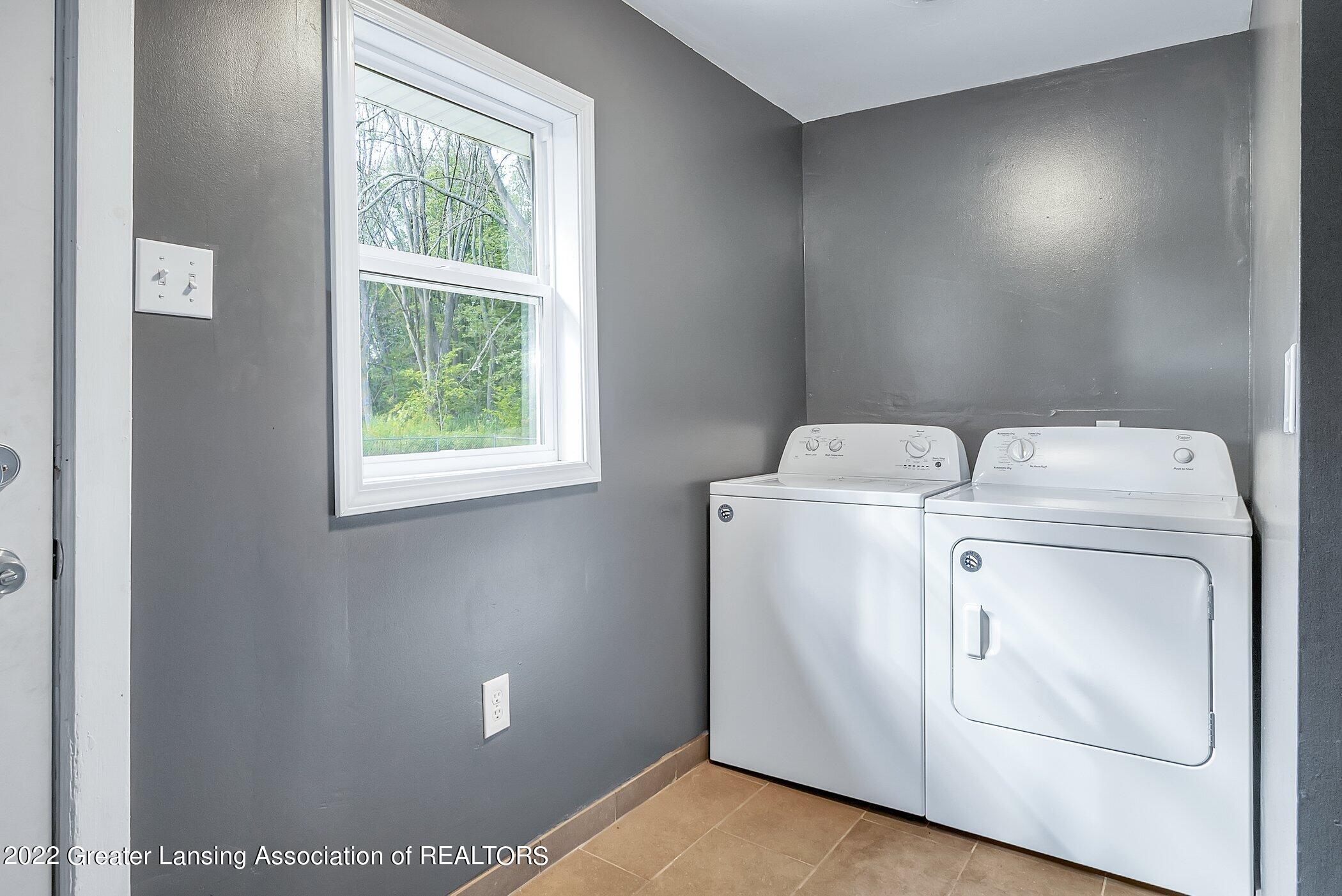 6059 Park Lake Road Bath, MI 48808 - Photo 11 of 13 Laundry