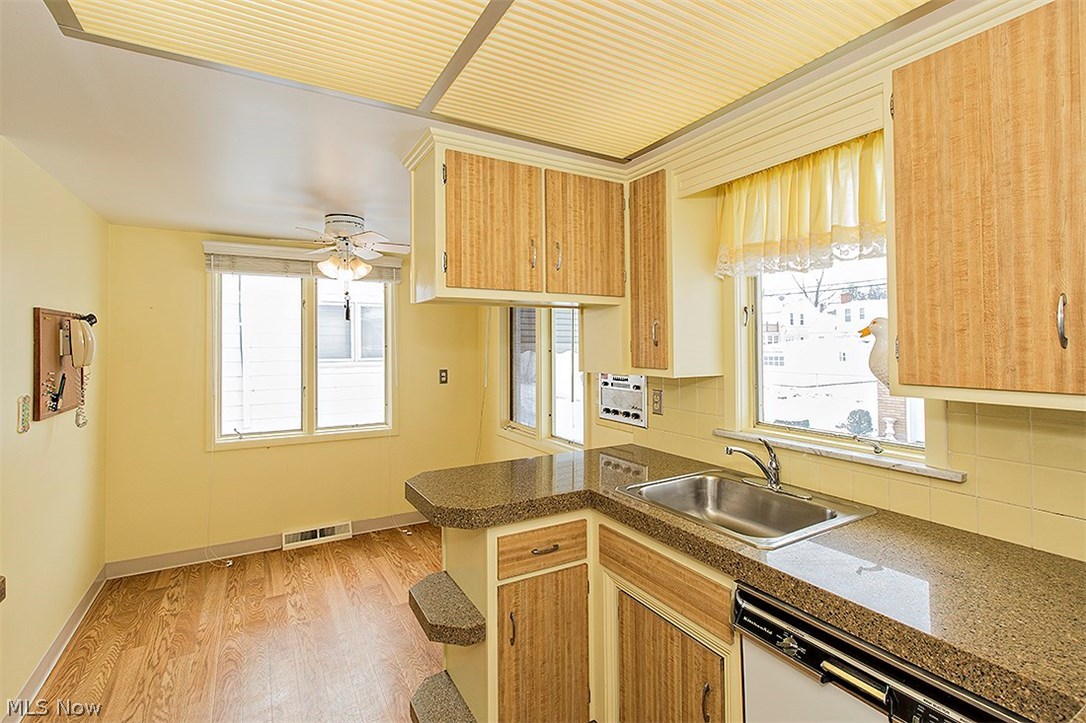 1118 Avondale Road Cleveland, OH 44121 - Photo 6 of 34