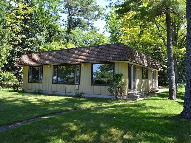6639 Deepwater Point Road Williamsburg, MI 49690 - Photo 4 of 22 1787521-3.JPG