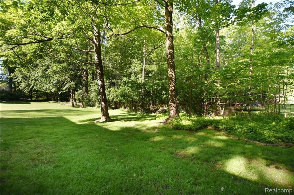 32635 Old Post Road Beverly Hills, MI 48025 - Photo 34 of 34