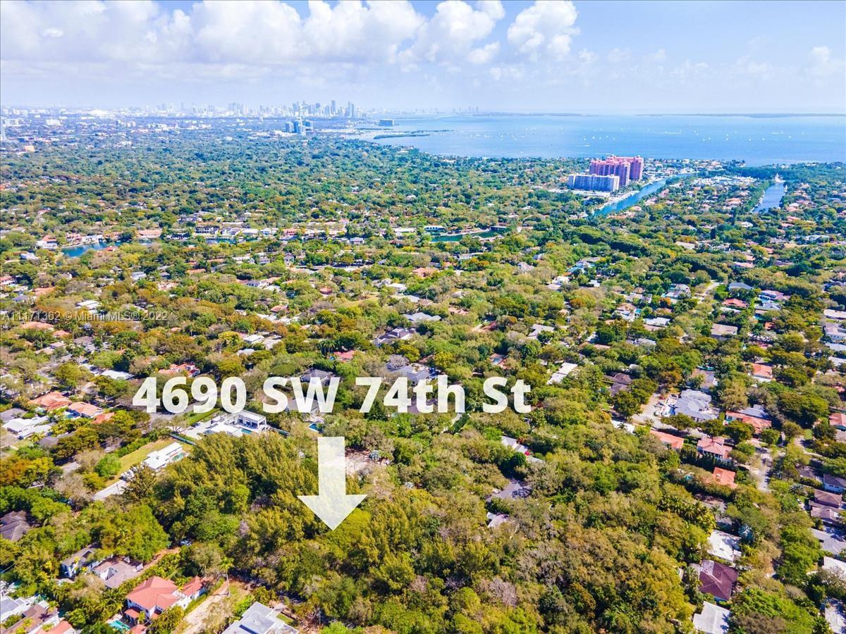 4690 Southwest 74th Street Miami, FL 33143 - Photo 3 of 8 a view of a bunch of flowers