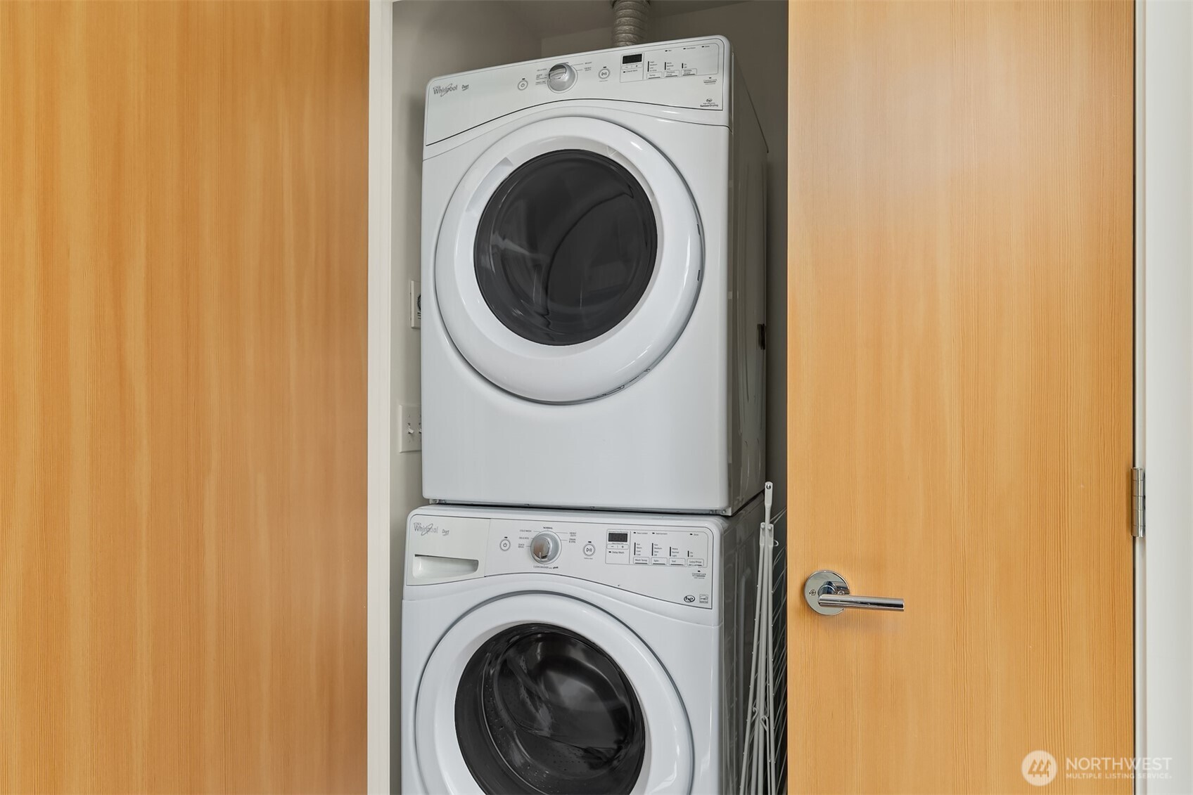 933 16th Avenue, Unit A Seattle, WA 98122 - Photo 16 of 19 a close up view of a washer and dryer