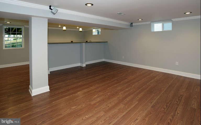 6241 Gilston Park Road Baltimore, MD 21228 - Photo 18 of 25 Family Room