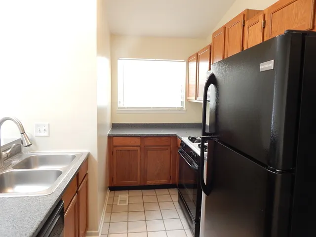 $230,000 | 727 Nantucket Way, Island Lake, IL 60042