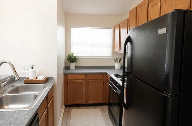 $230,000 | 727 Nantucket Way, Island Lake, IL 60042