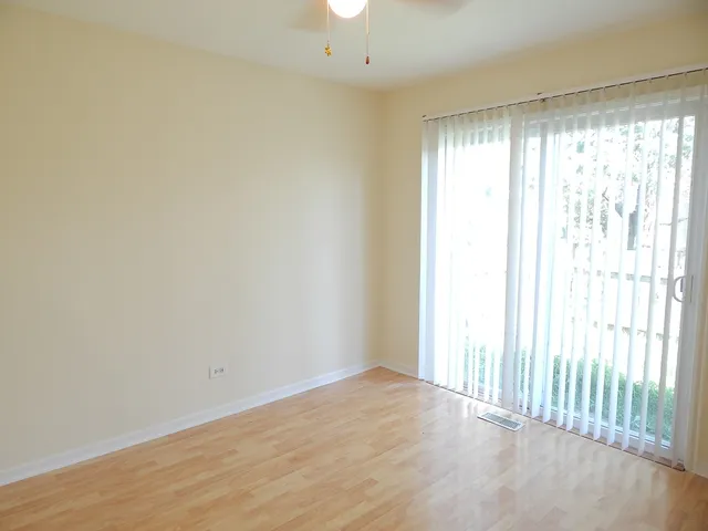 $230,000 | 727 Nantucket Way, Island Lake, IL 60042