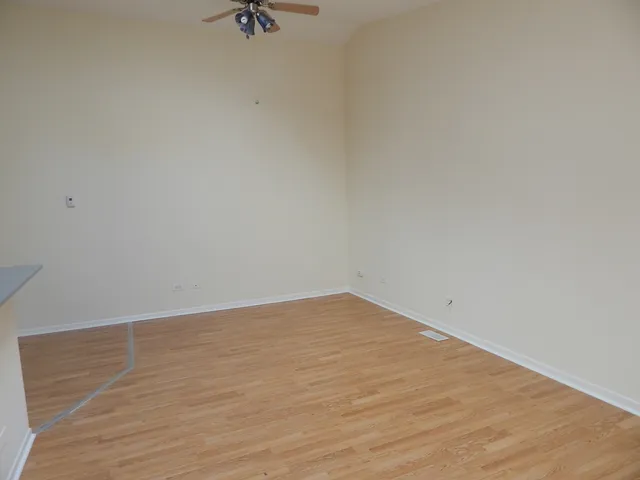 $230,000 | 727 Nantucket Way, Island Lake, IL 60042