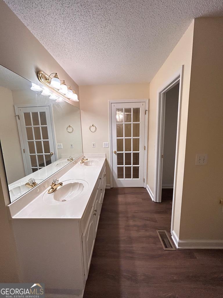 1696 Red Oak Drive, Unit 184 Dalton, GA 30721 - Photo 13 of 21 a spacious bathroom with a tub shower and a sink