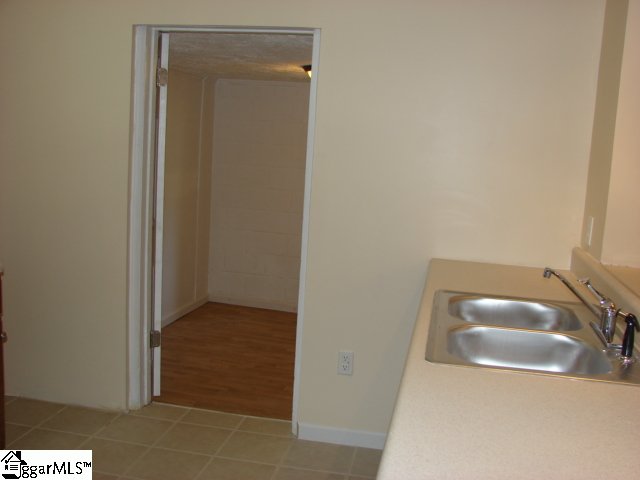 218 Brookside Road Spartanburg, SC 29301 - Photo 7 of 13 Gallery Image 7