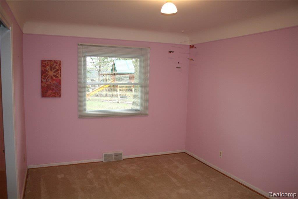 28410 New Castle Road Farmington, MI 48331 - Photo 12 of 24 IMG_7105.JPG