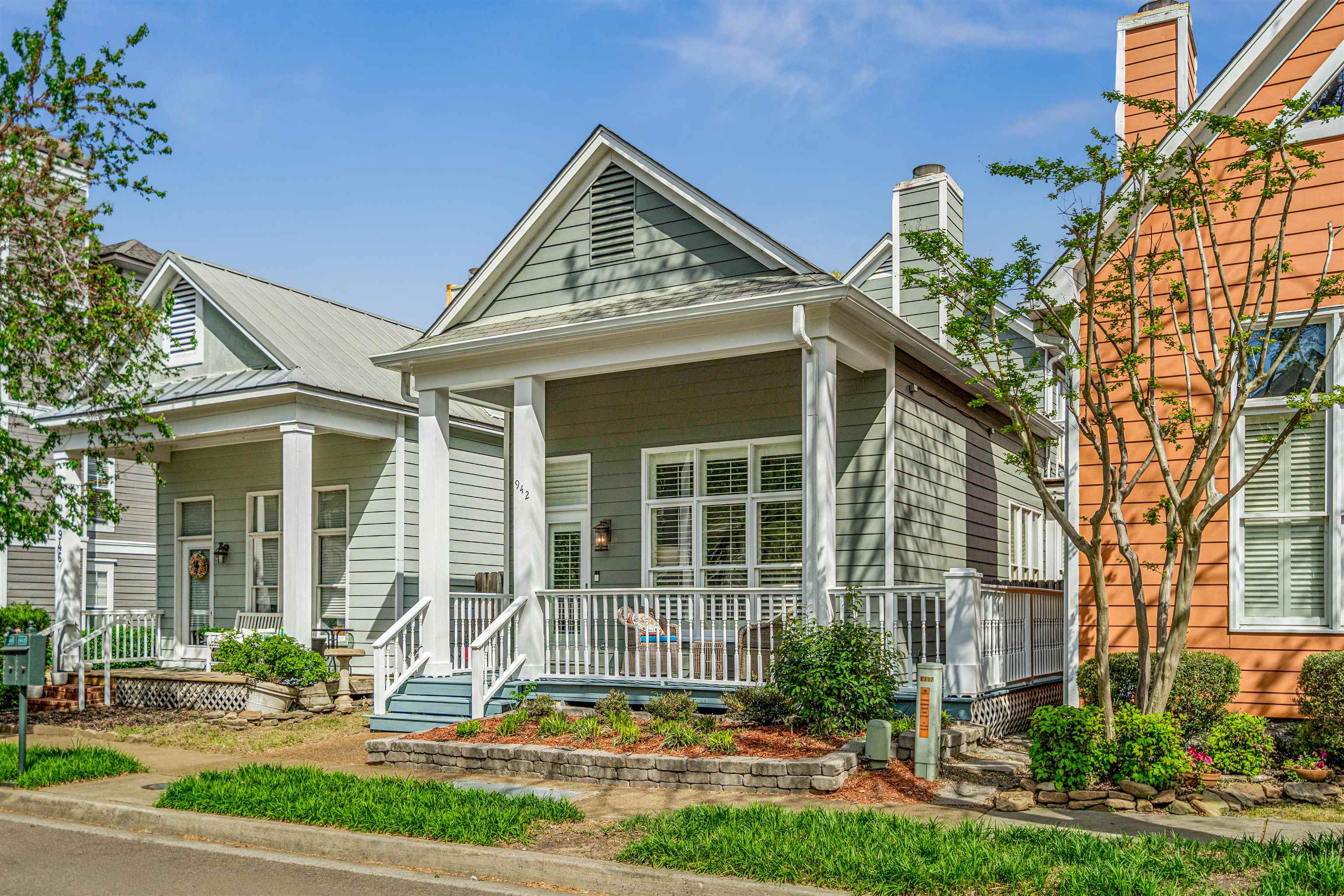 942 Harbor Bend Road Memphis, TN 38103 - Photo 1 of 25 a view of a house with backyard