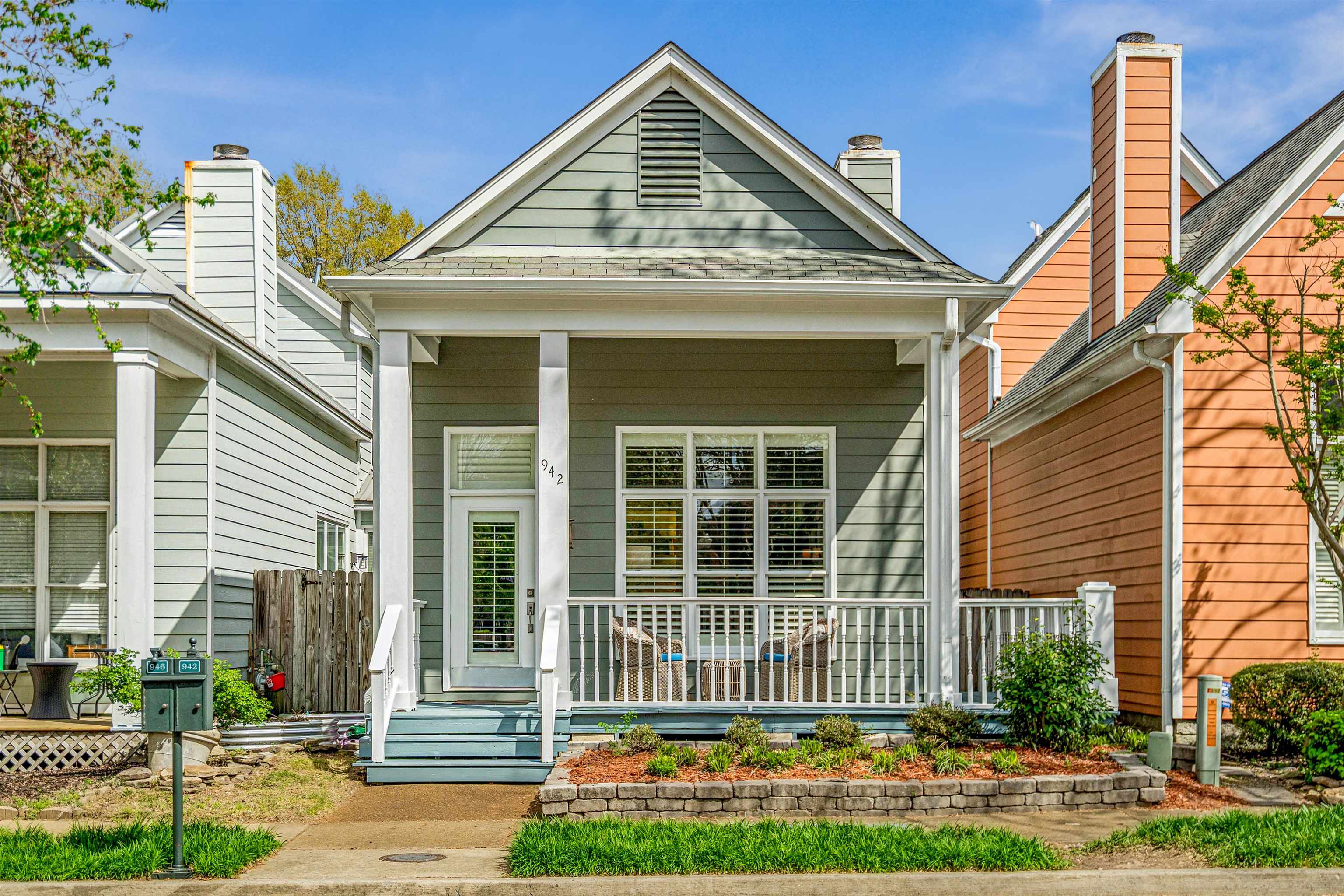 942 Harbor Bend Road Memphis, TN 38103 - Photo 2 of 25 a front view of a house