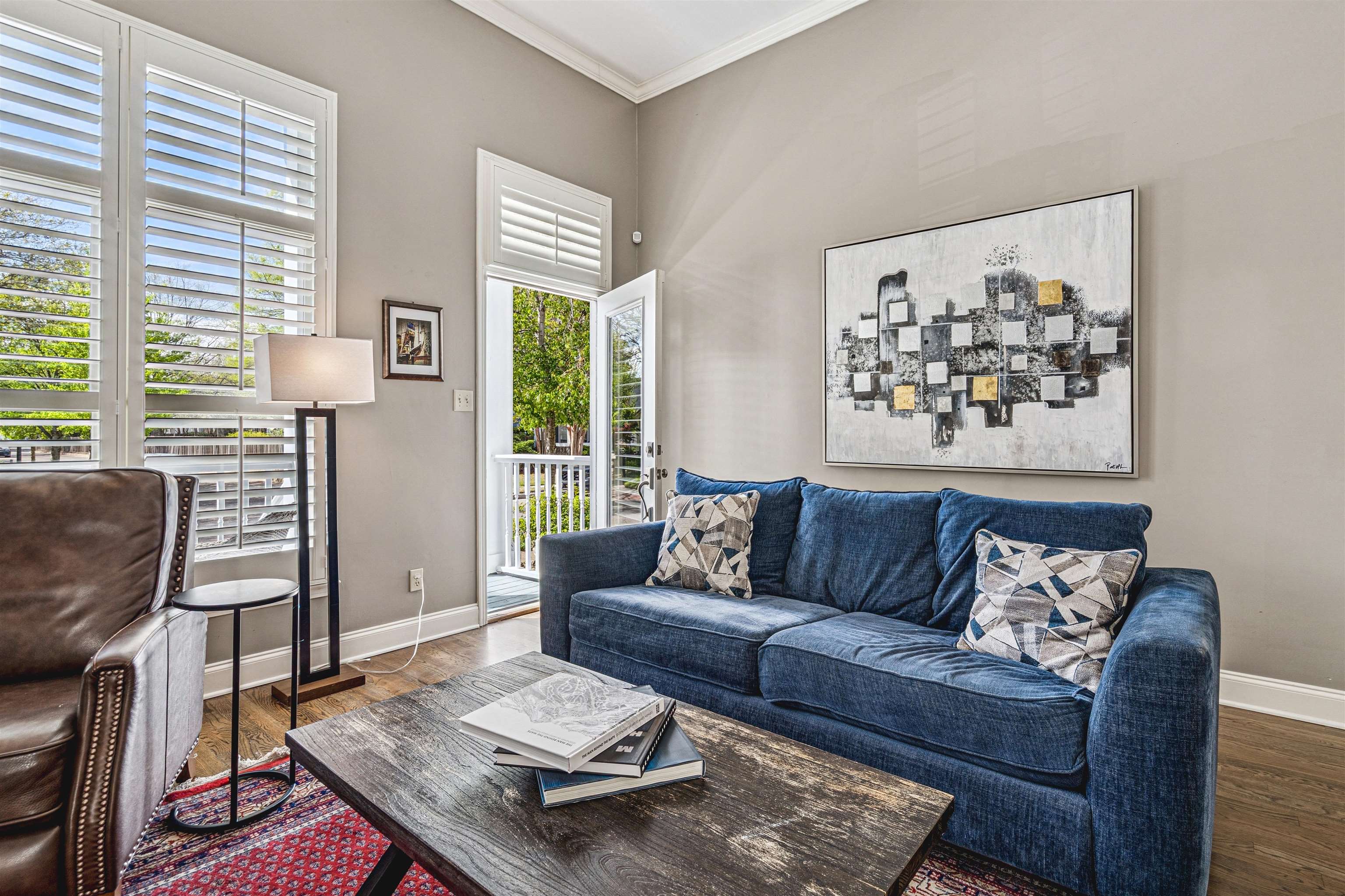 942 Harbor Bend Road Memphis, TN 38103 - Photo 4 of 25 a living room with furniture and a window