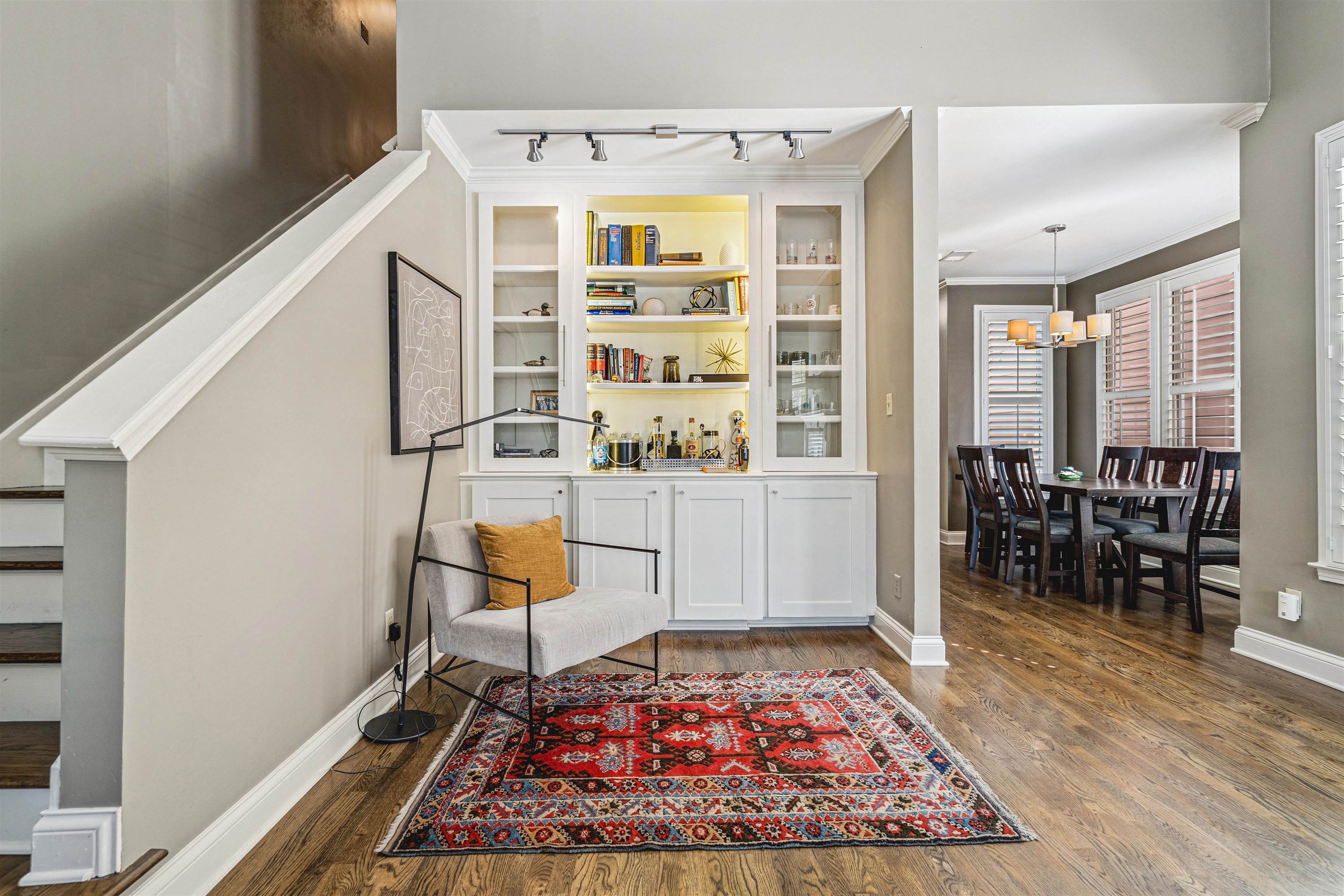 942 Harbor Bend Road Memphis, TN 38103 - Photo 8 of 25 a view of a hallway with a dining table and chair