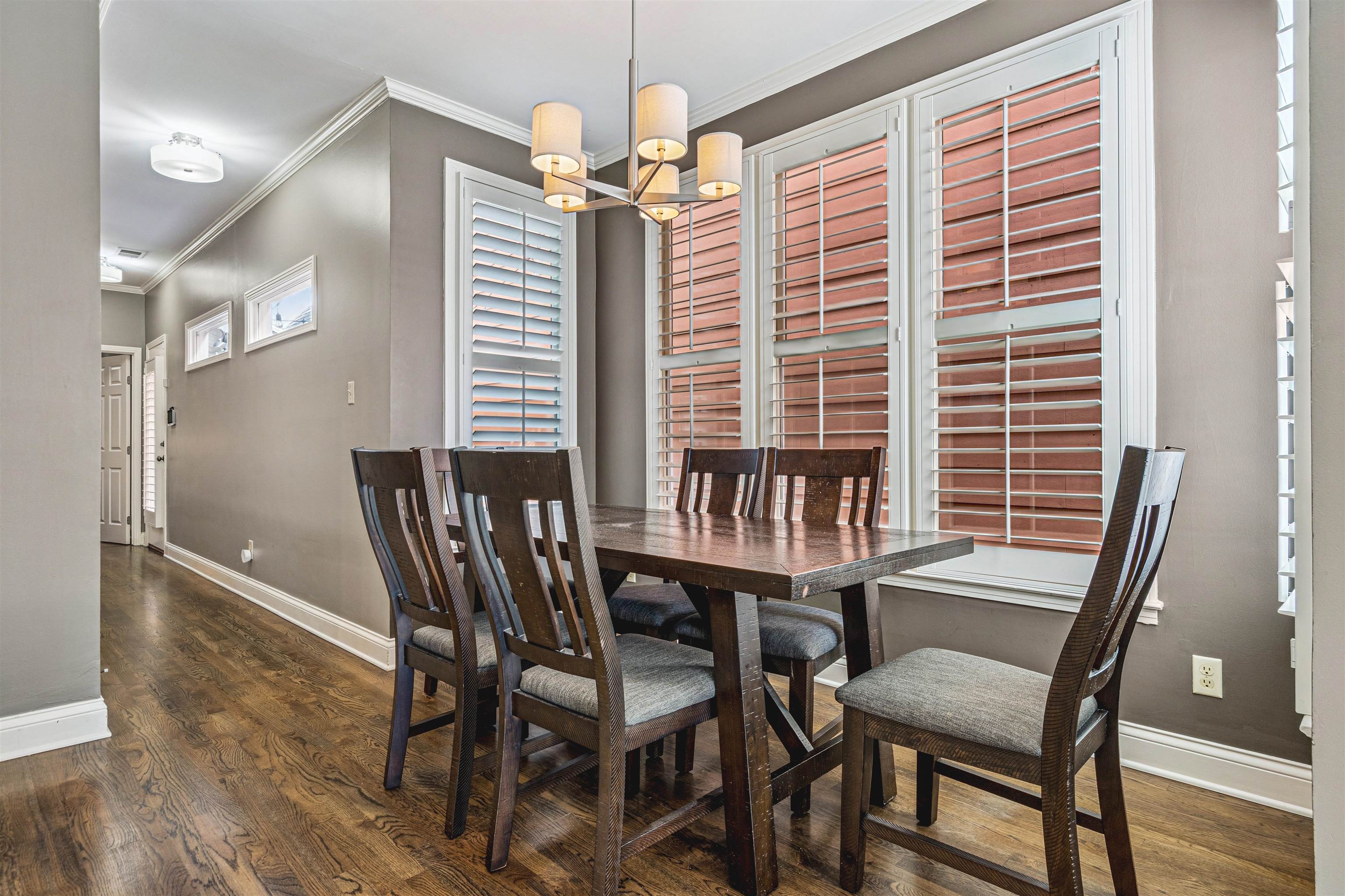 942 Harbor Bend Road Memphis, TN 38103 - Photo 9 of 25 a dining room with furniture and window