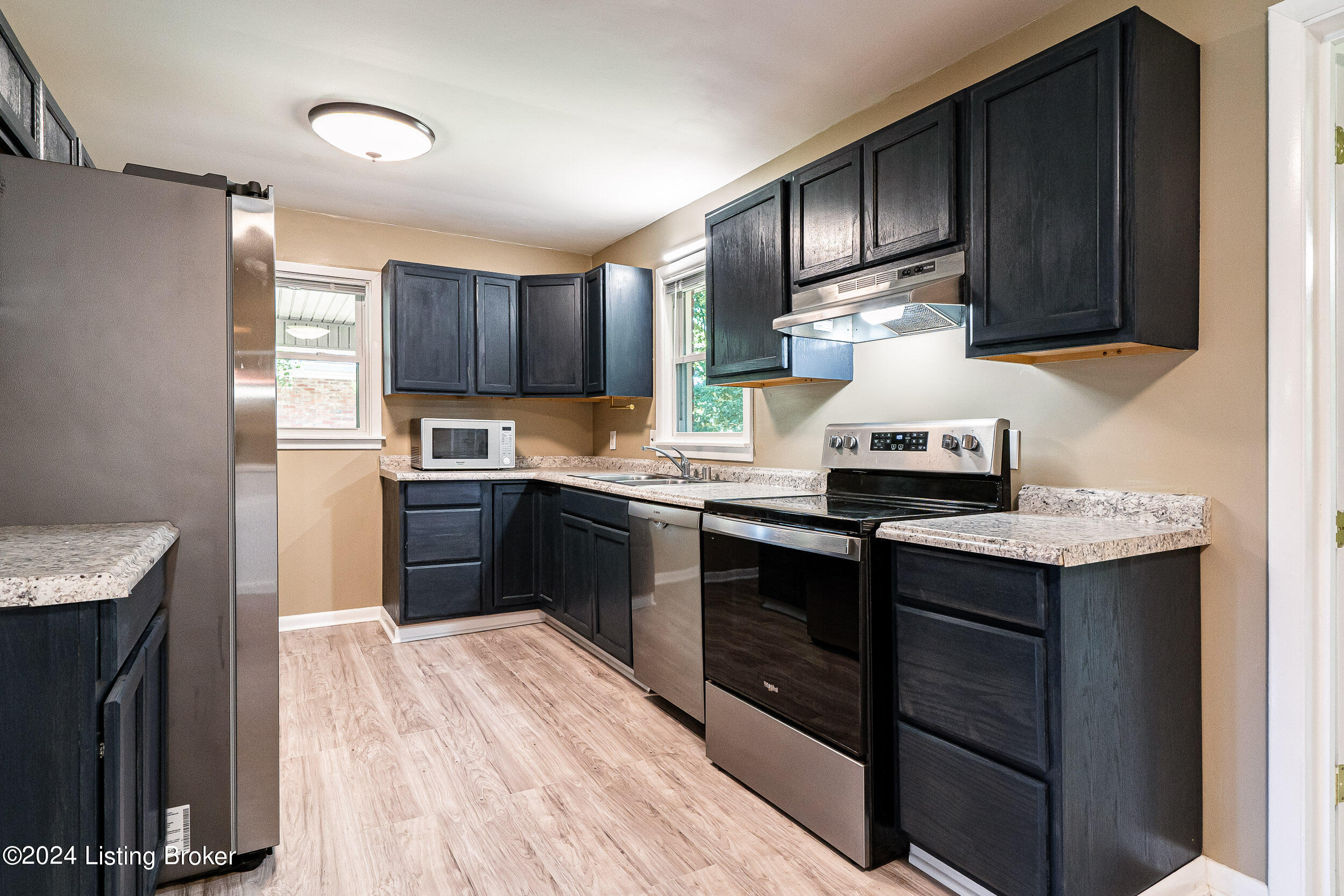 6421 Fernview Road Louisville, KY 40291 - Photo 12 of 52 6421 Fernview Road-27