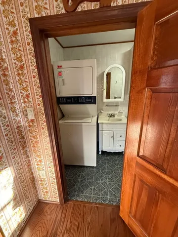 $2,750 | 97 Friend Street, Unit B, Amesbury, MA 01913