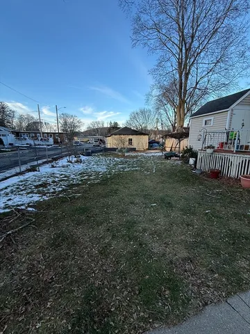 $2,750 | 97 Friend Street, Unit B, Amesbury, MA 01913