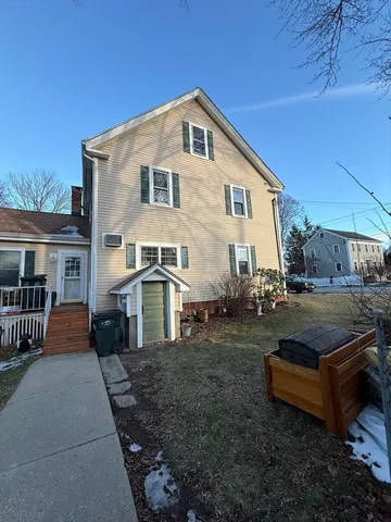 $2,750 | 97 Friend Street, Unit B, Amesbury, MA 01913