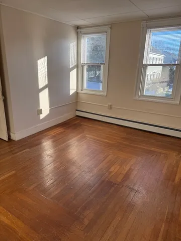 $2,750 | 97 Friend Street, Unit B, Amesbury, MA 01913