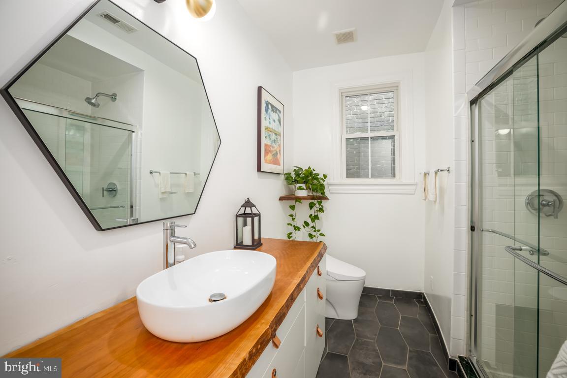 1680 Irving Street Northwest Washington, DC 20010 - Photo 23 of 49 UNIT 2