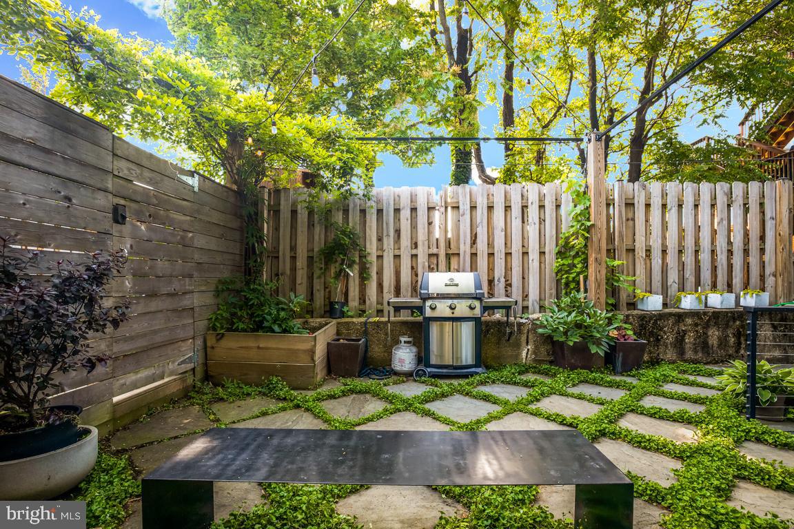 1680 Irving Street Northwest Washington, DC 20010 - Photo 8 of 49