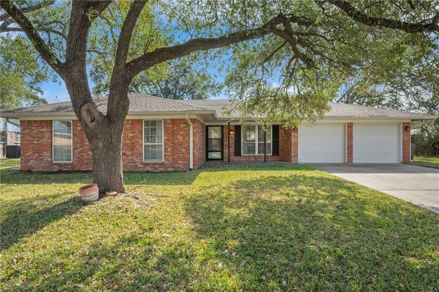 $2,000 | 3514 Midwest Drive, Bryan, TX 77802